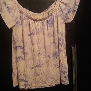 Off the shoulder tee